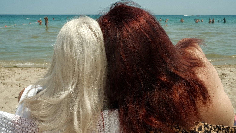 Cecilia, Manuela y el Mar still 1