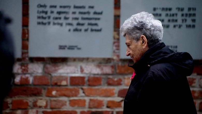 Warsaw: A City Divided still 2