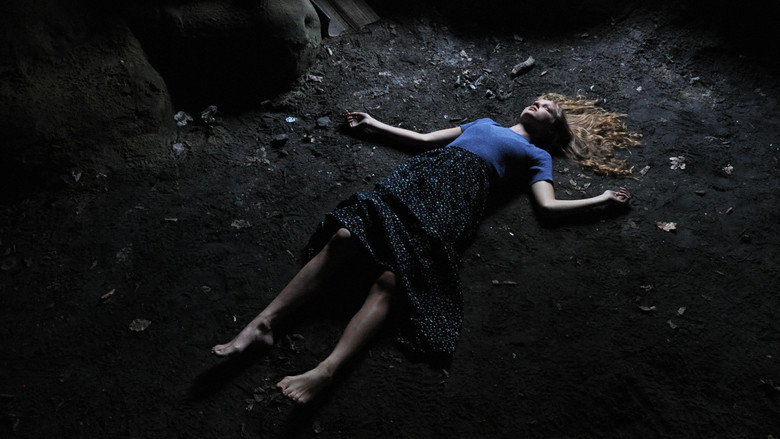Sarah Plays a Werewolf still 2