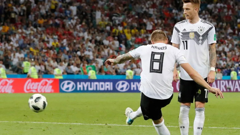 Kroos still 2