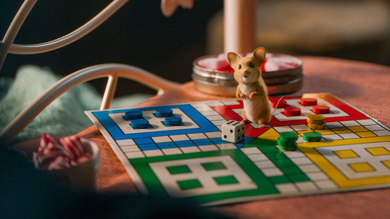 A Mouse Hunt for Christmas still 2