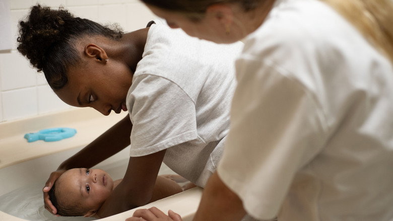 Young Mothers still 6