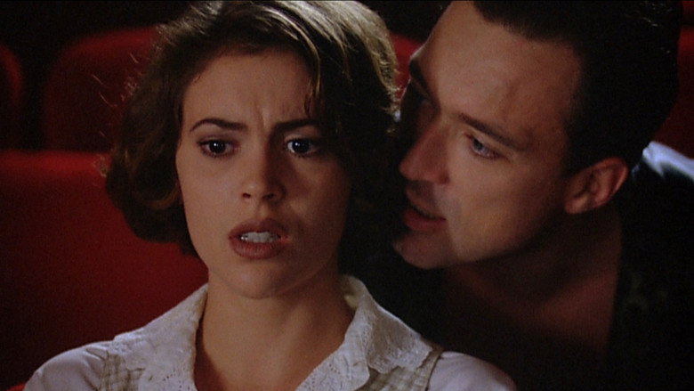 Embrace of the Vampire still 8