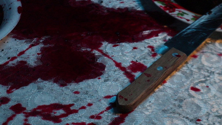 Hilo y Pastel de Sangre still 2