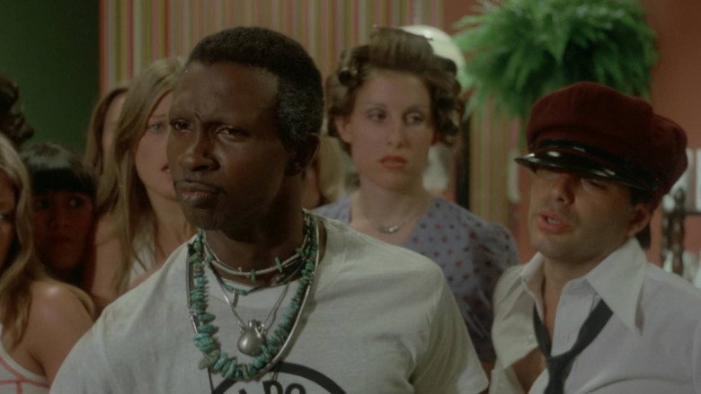 Black Shampoo still 4