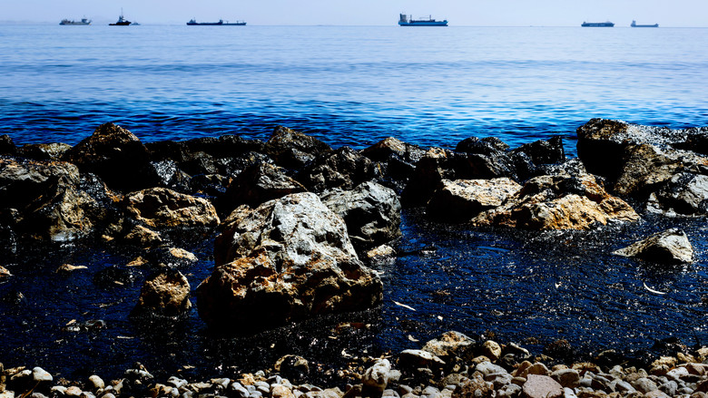 Oil Spill of The Century still 1