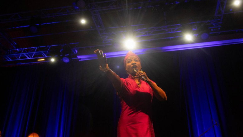 Angélique Kidjo : 40 ans de carrière still 4