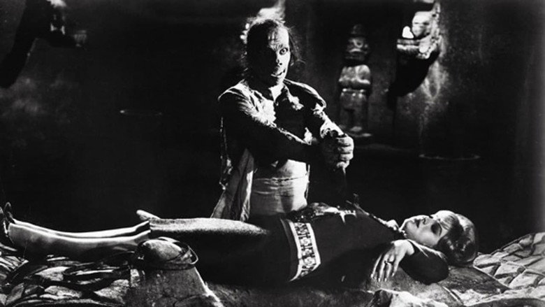 Wrestling Women vs. the Aztec Mummy still 1