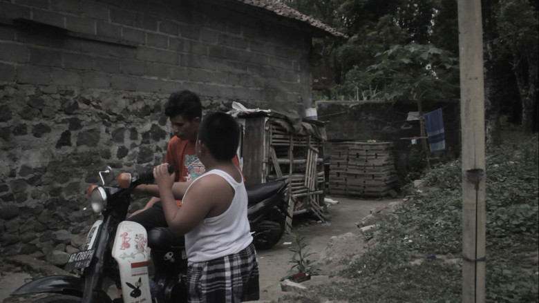 Luar Biasa still 1