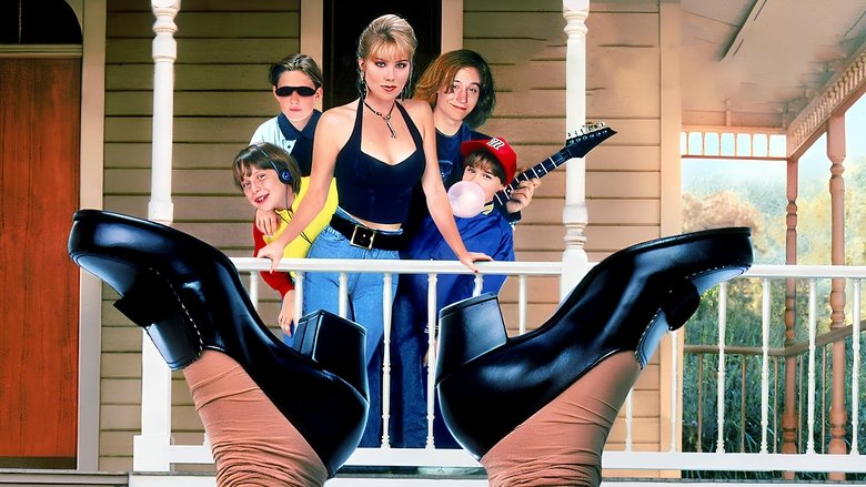Don't Tell Mom the Babysitter's Dead still 2