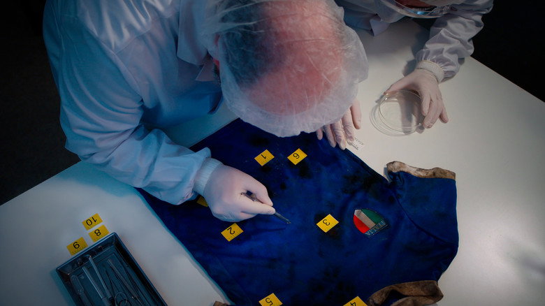 Murder in Italy still 6