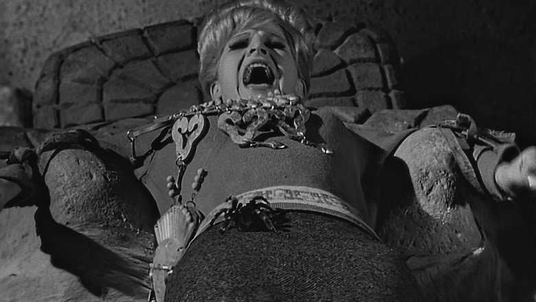 Wrestling Women vs. the Aztec Mummy still 6