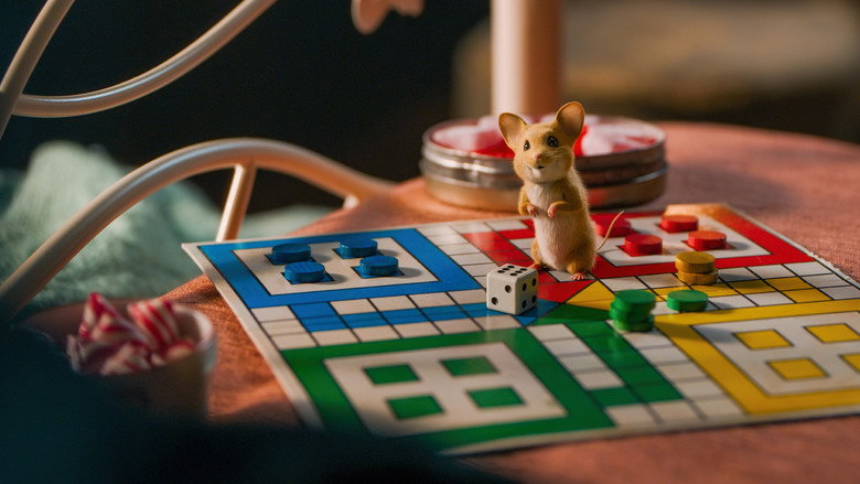 A Mouse Hunt for Christmas still 6