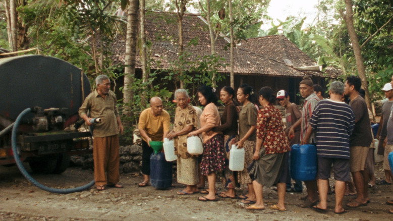 Ibuku still 5