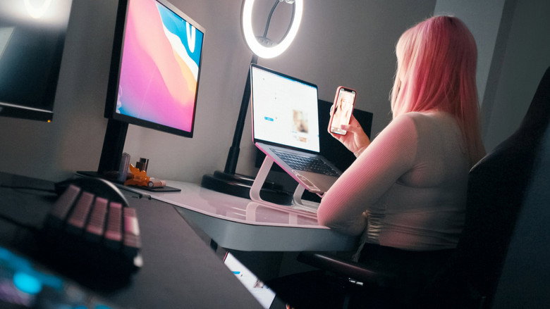 Money Shot: The Pornhub Story still 6
