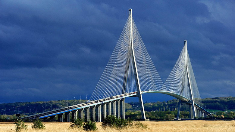 Le Pont de Normandie, un chantier hors norme still 1