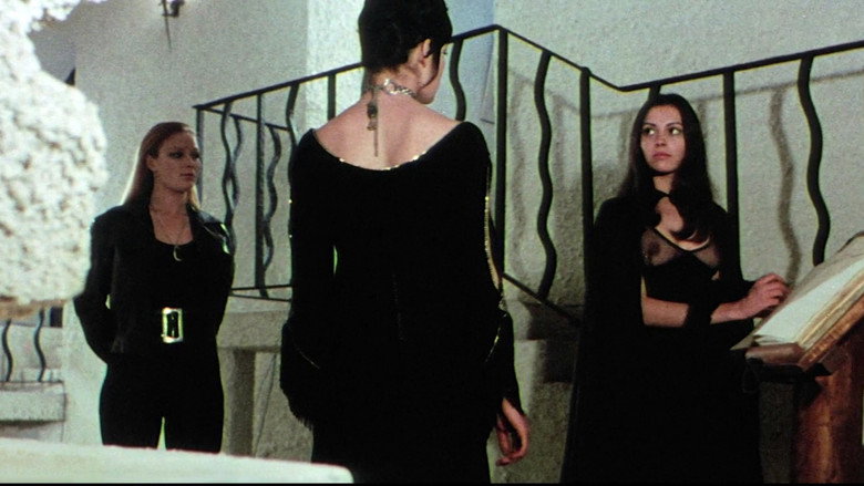 Female Vampire still 7