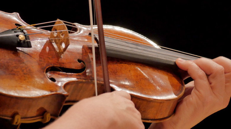 Angèle, Virtuoso still 3