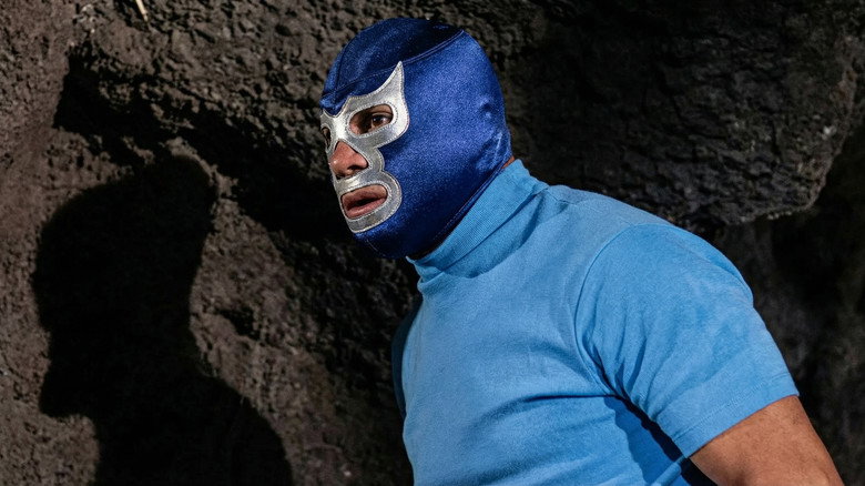 Santo and Blue Demon Against the Monsters still 4