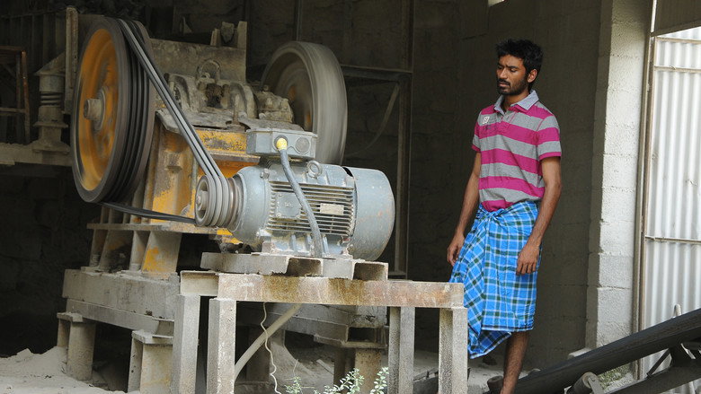 Mayakkam Enna still 7