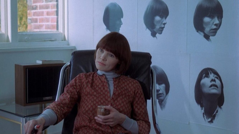 The Romantic Englishwoman still 7
