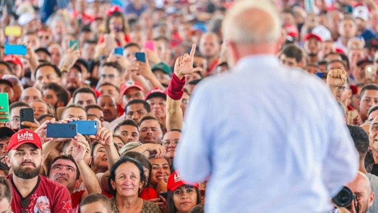 Lula still 4
