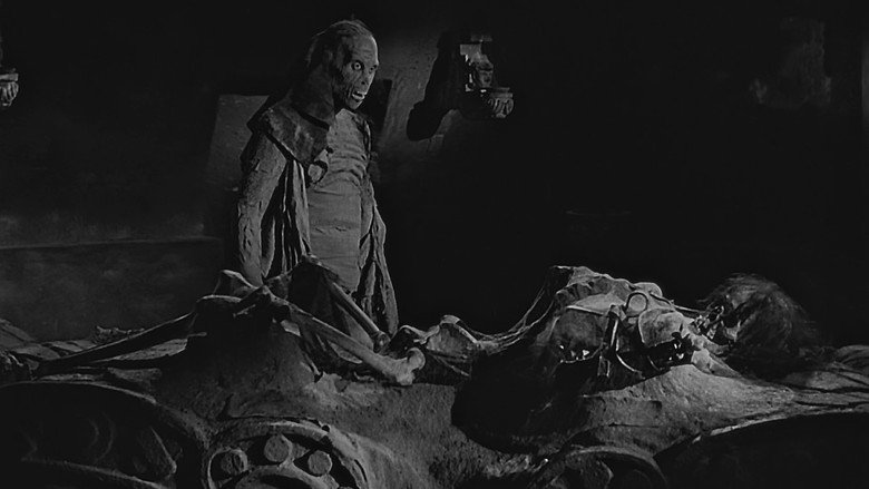 Wrestling Women vs. the Aztec Mummy still 4