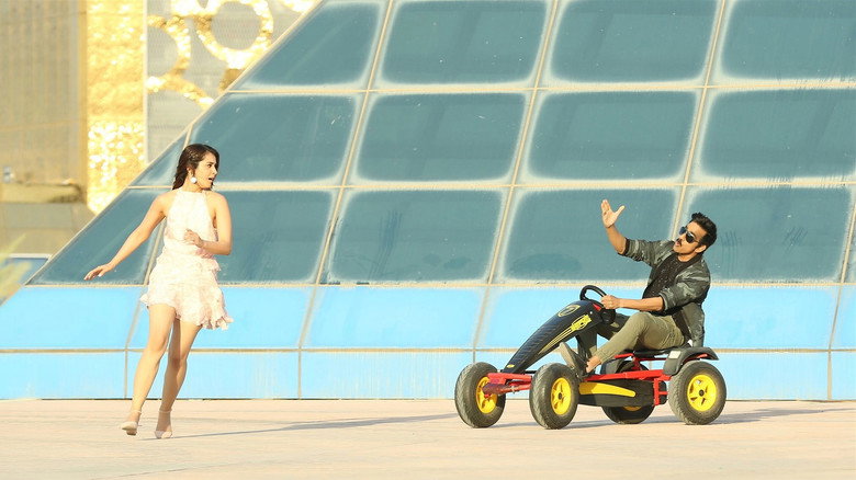 Touch Chesi Chudu still 8
