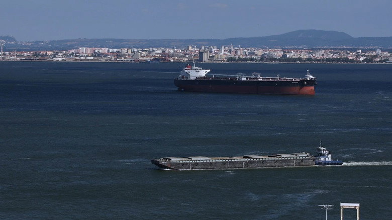 Mar Urbano Lisboa still 1