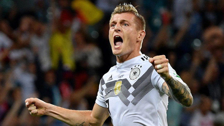 Kroos still 1