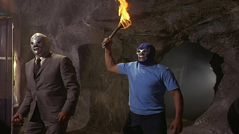 Santo and Blue Demon Against the Monsters still 2