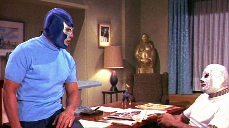 Santo and Blue Demon Against the Monsters still 3