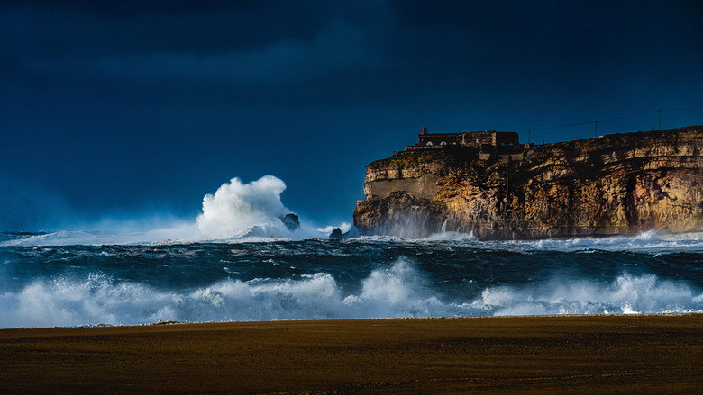 100 Foot Wave still 3