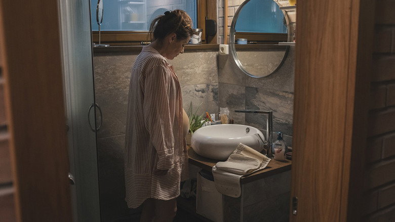 Hniezdo still 1