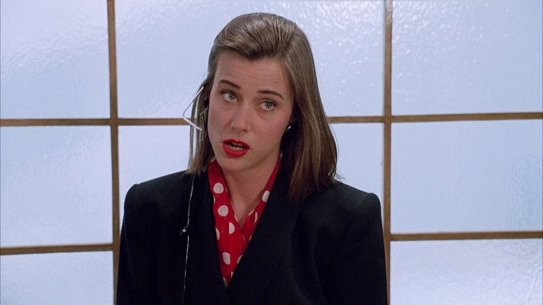 Don't Tell Mom the Babysitter's Dead still 4