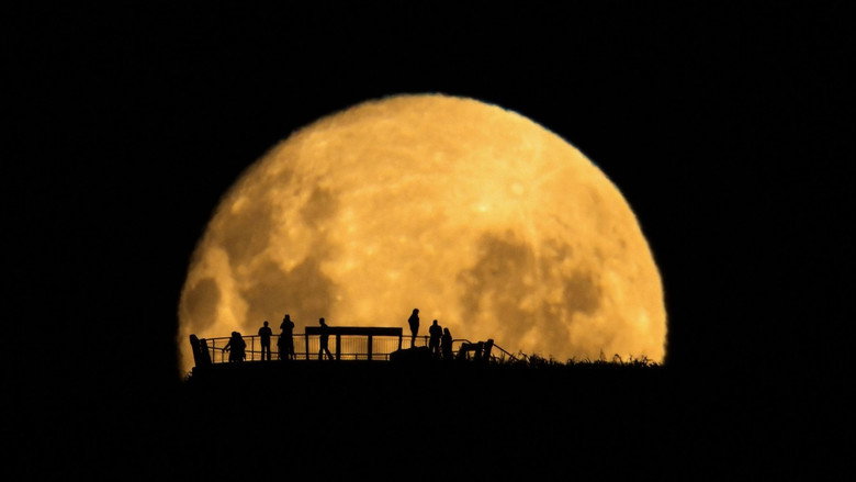 Wonders of the Moon still 1