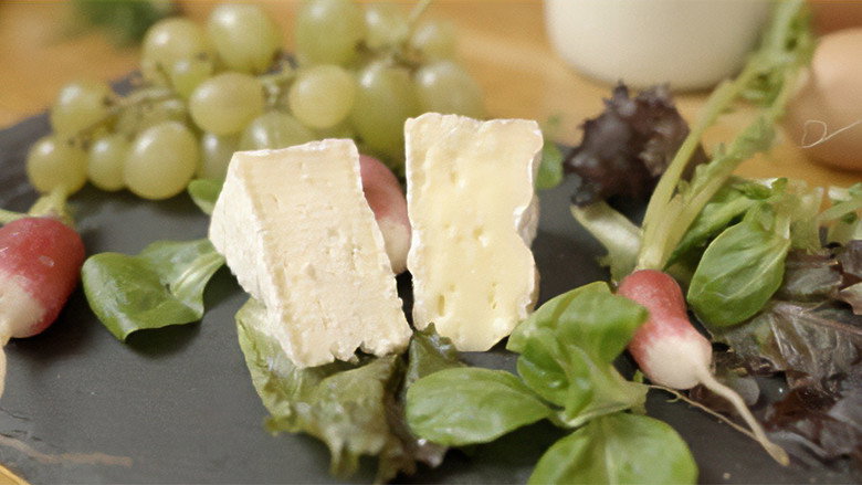 Le camembert nous ouvre sa boîte still 3
