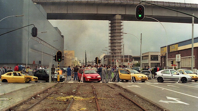 La Vie sexuelle des Belges partie 3 - Fermeture de l'usine Renault à Vilvoorde still 1