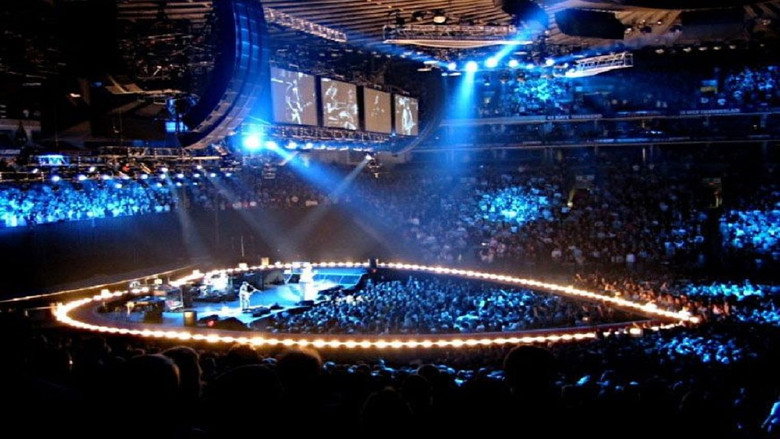 U2: Elevation 2001 - Live from Boston still 1