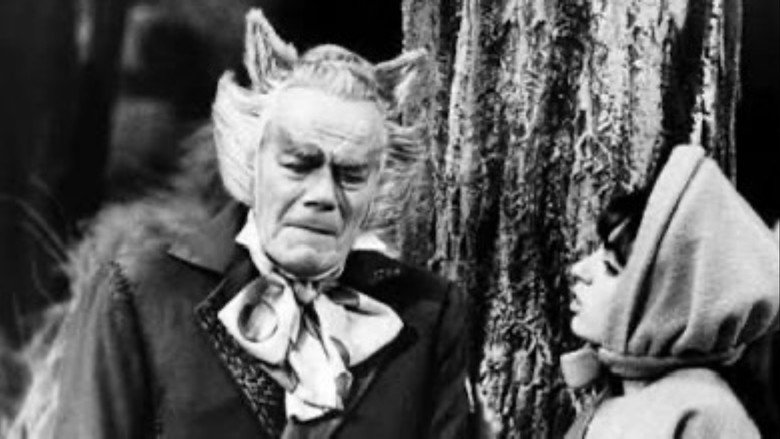 The Dangerous Christmas of Red Riding Hood still 2