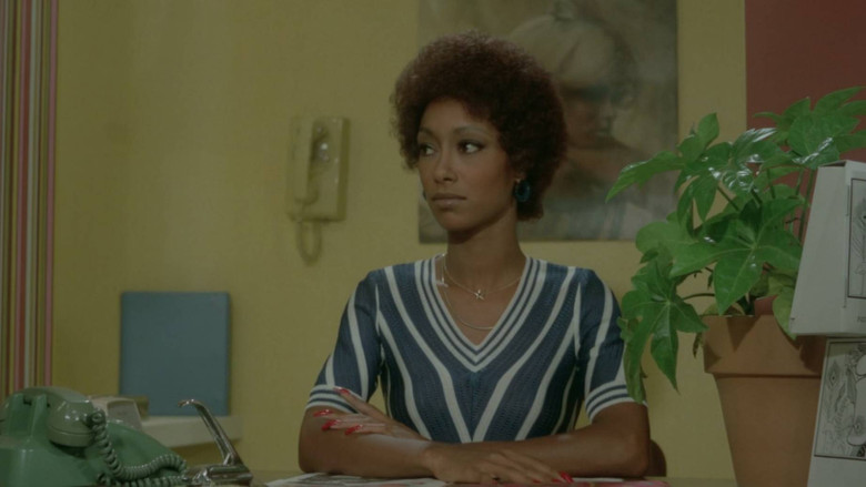 Black Shampoo still 6