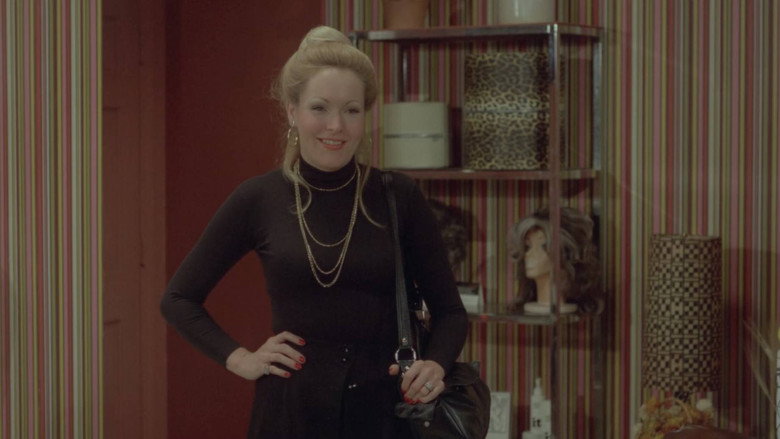Black Shampoo still 2